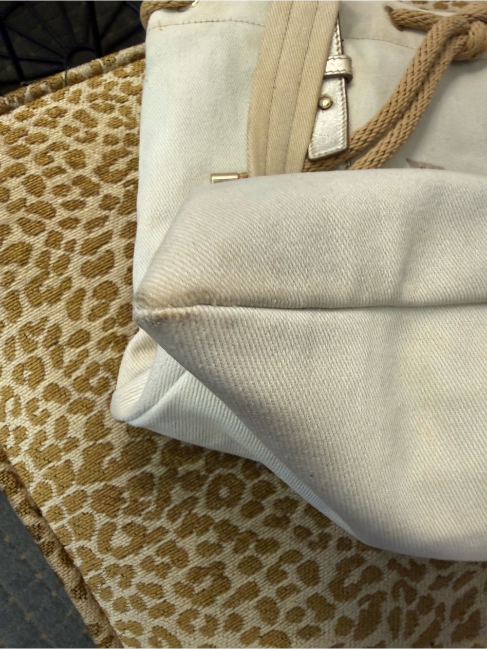💯 Auth! Saint Laurent Cream Canvas Tote with Rope Trim and Soft Metallic Accents - Picture 7 of 16